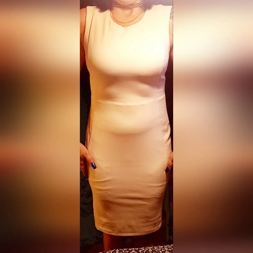 Dress - Picture 3 of 4